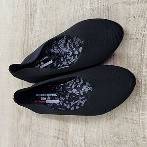 Skechers Women 9 wide black pointe ballerina flat walk comfort